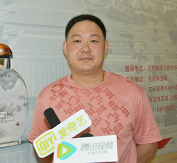 中华传统技艺研究与保护中心中国传统内画专业委员会主任，中国内画艺术大师张路华.png