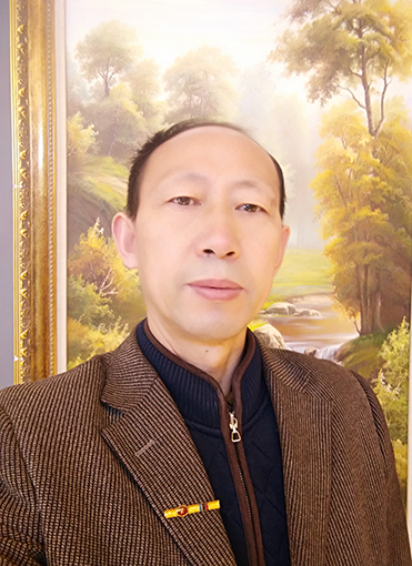 饶龙起照片.jpg