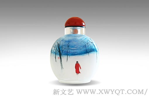 万欢内画鼻烟壶作品《冬》正面 规格：9.4cmx7.5cmx3cm 创作年代：2018年.png