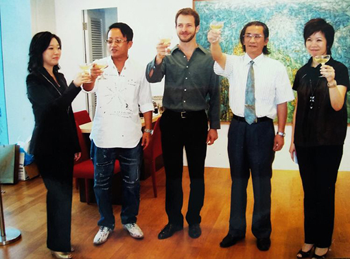在香港“海港城”海景美术馆开馆邀请展上.jpg
