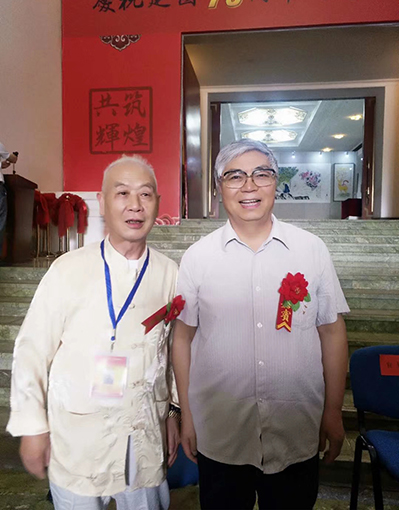 与原中国书协驻会副主席张飙合影.jpg