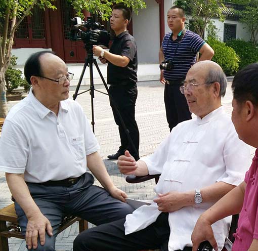 杜春富与权西军老师亲切交谈.jpg
