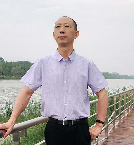 饶龙起照片.jpg