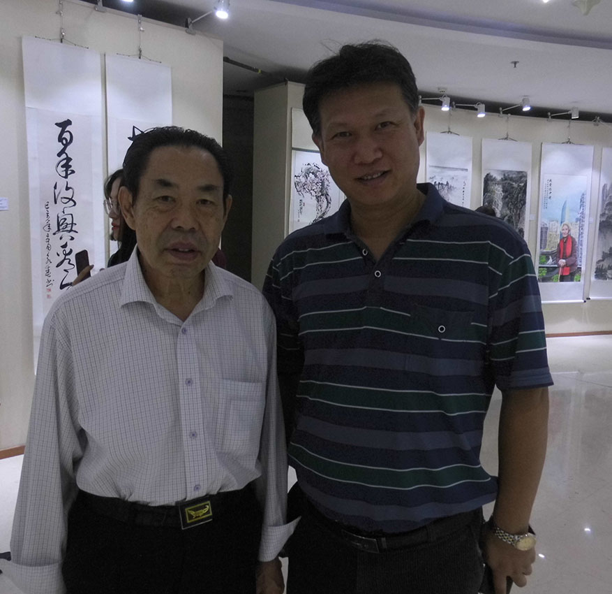 与中国文联国内部新文艺群体联络办公室主任李岩合影.jpg