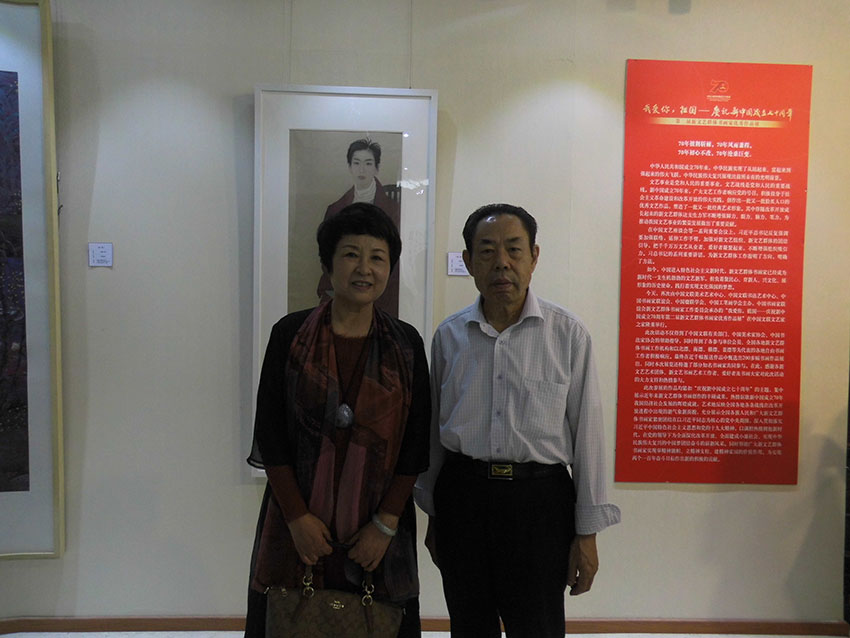 与中国文联文艺社团管理办公室主任、中国文联社会组织党总支副书记周雪静合影.jpg