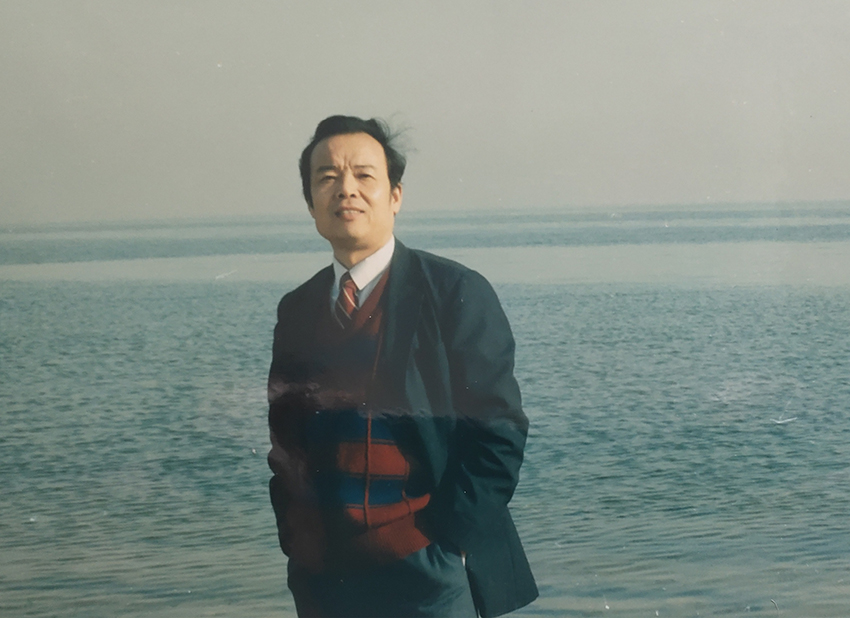 徐震时先生风采照2.jpg