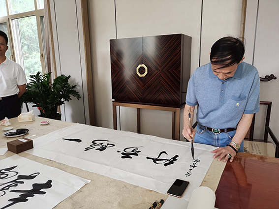 2020年陈瑞琪先生应邀参加深圳博雅春季拍卖会创作书法作品《一路前行》.jpg