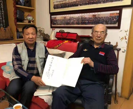 郑传彪与权希军合影.jpg