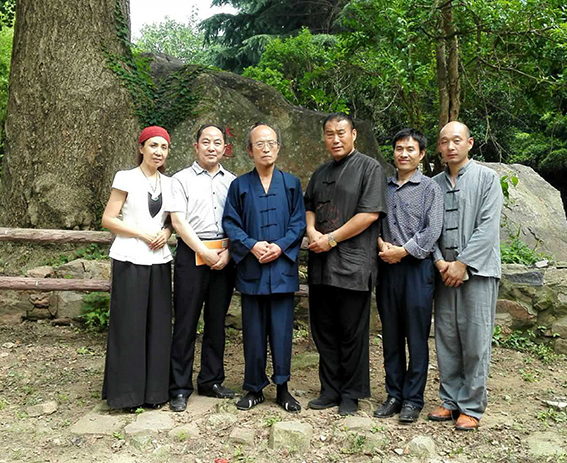 2015年5月与龙门派张宗阳道长及同门在连云港.jpg