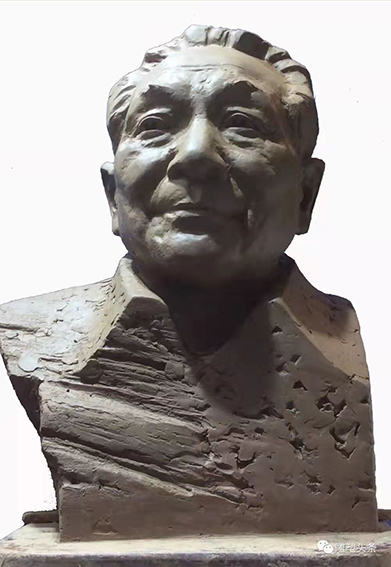 胡锡乾作品《邓小平》 泥塑  高56cm.jpg