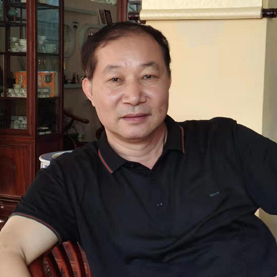 胡国松本人照.jpg