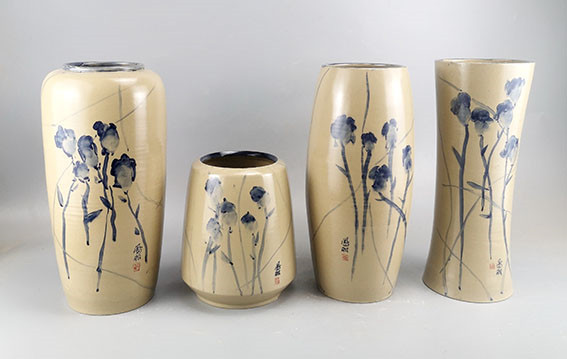 谷凤羽作品《郁金香》玉溪青花瓶