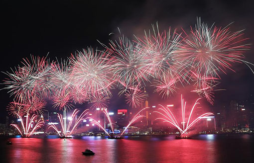 10月1日，香港维多利亚港举行国庆烟花汇演，庆祝中华人民共和国成立69周年.jpg