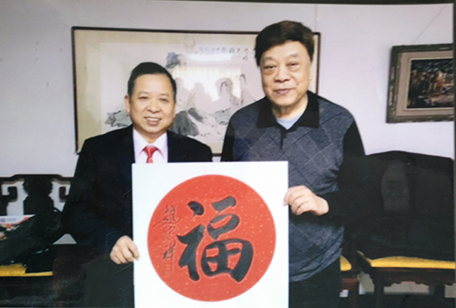 与赵忠祥合影.jpg