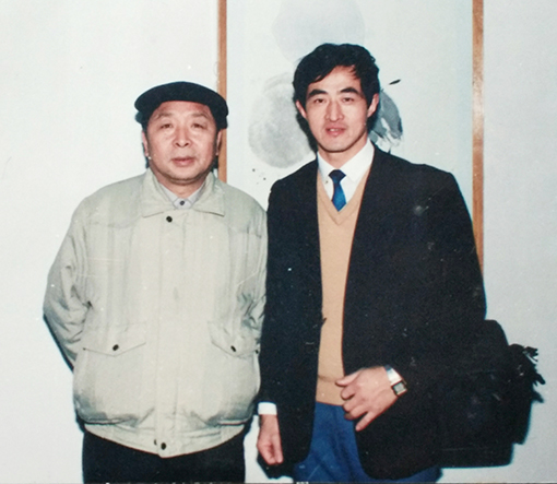 与上海中国画院恩师邱受成先生合影.jpg