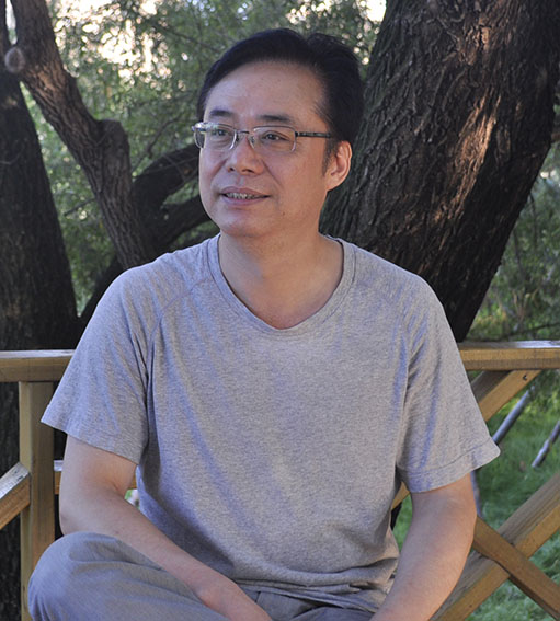 梁鑫岐个人照.jpg
