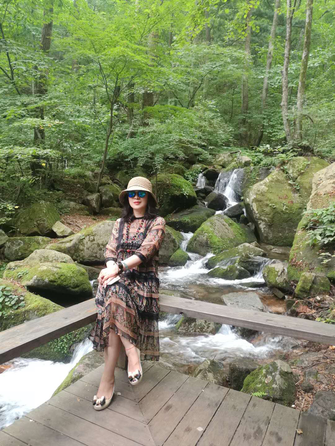 第二届特聘书画家张晓娟